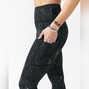 Zyia Black Reflective Pocket Light N Tight Hi-Rise Leggings